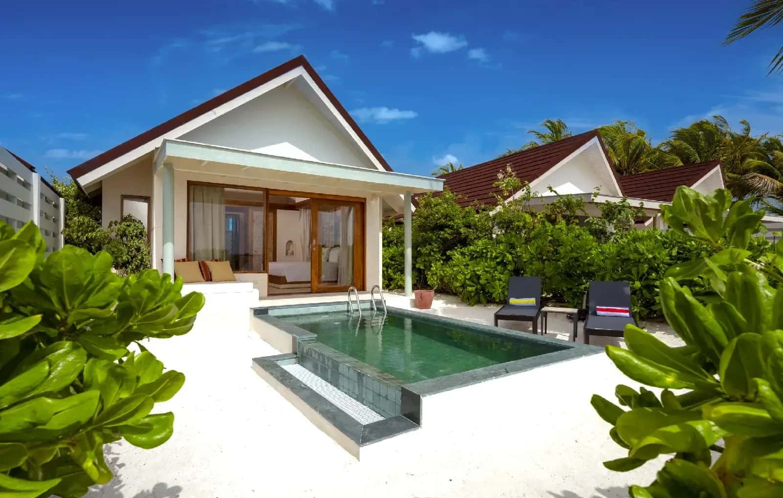 OBLU-SELECT-Lobigili_SunNestBeachPoolVilla通往海灘